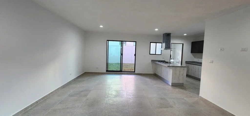 CASA EN RENTA EN LA VISTA, EXCELENTE UBICACIÓN A MINUTOS DEL REFUGIO