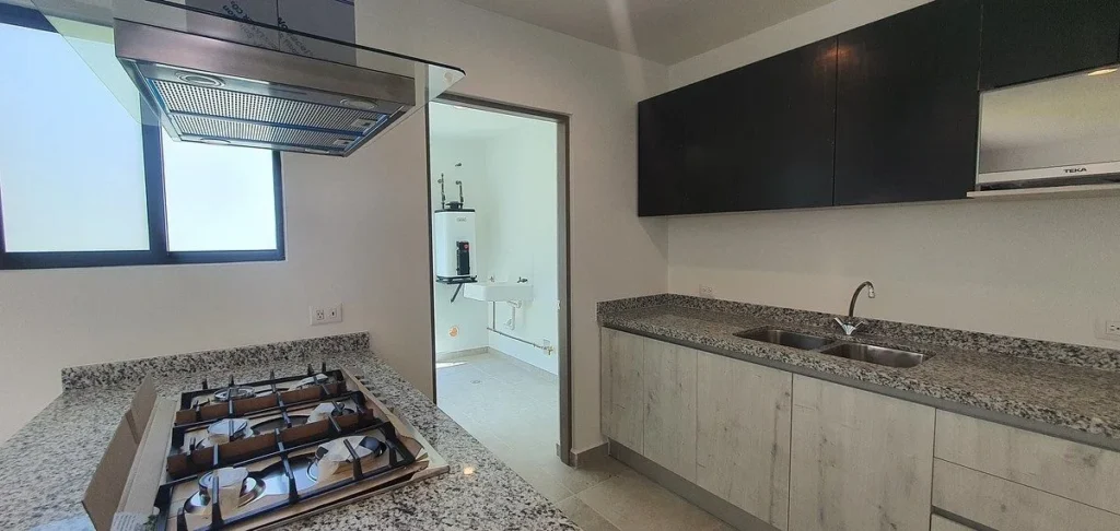 CASA EN RENTA EN LA VISTA, EXCELENTE UBICACIÓN A MINUTOS DEL REFUGIO