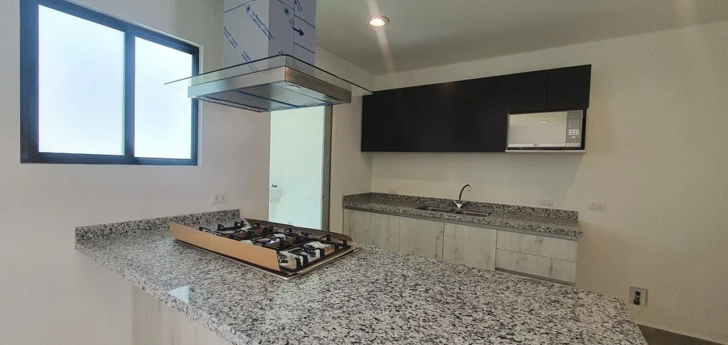 CASA EN RENTA EN LA VISTA, EXCELENTE UBICACIÓN A MINUTOS DEL REFUGIO