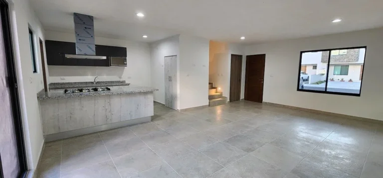 CASA EN RENTA EN LA VISTA, EXCELENTE UBICACIÓN A MINUTOS DEL REFUGIO