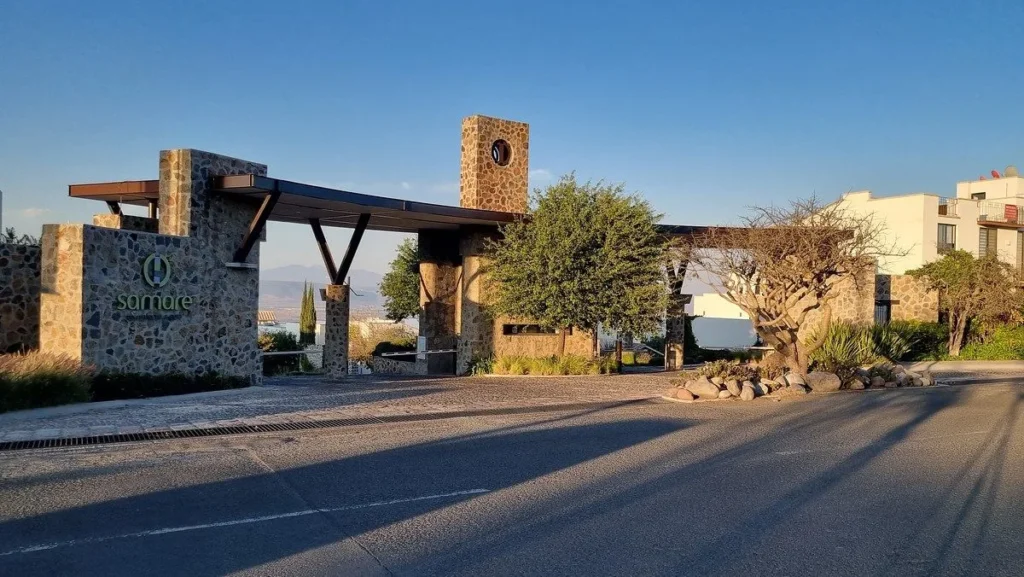 SE RENTA CASA AMUEBLADA CON ROOF Y JARDIN EN SAMARE, ZIBATÁ