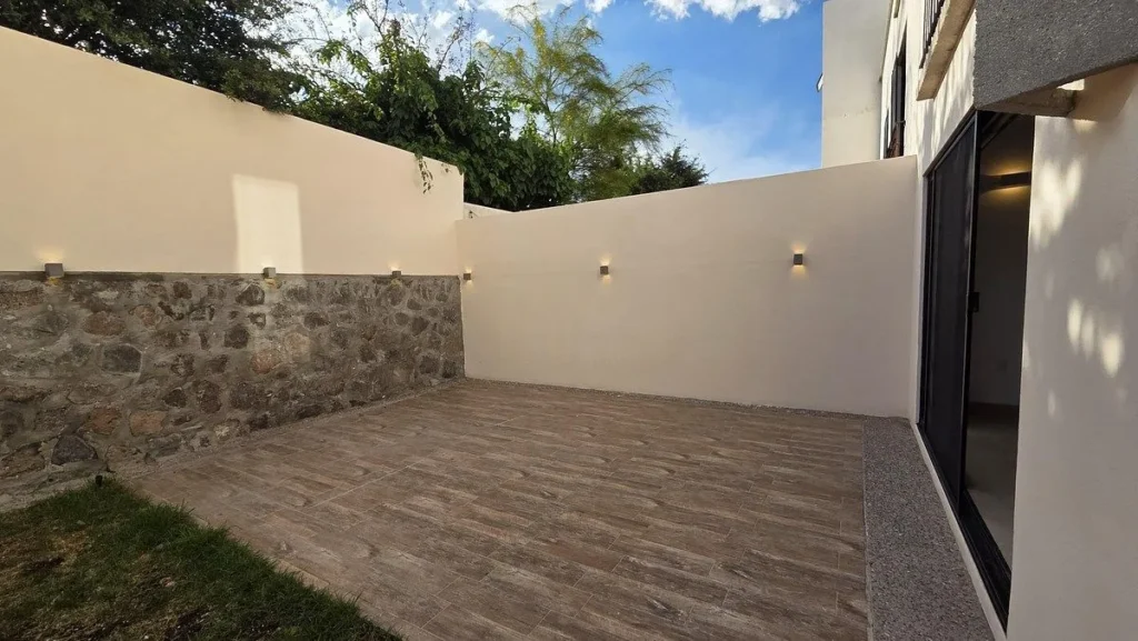 SE RENTA CASA AMUEBLADA CON ROOF Y JARDIN EN SAMARE, ZIBATÁ