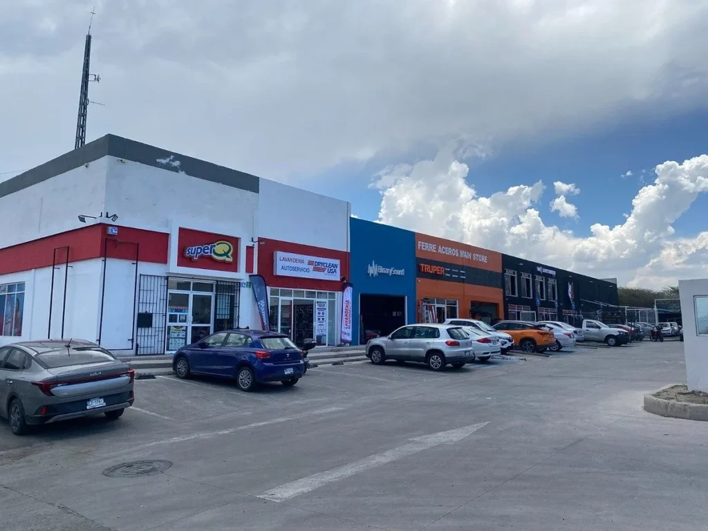 TERRENO COMERCIAL EN VENTA BERNARDO QUINTANA