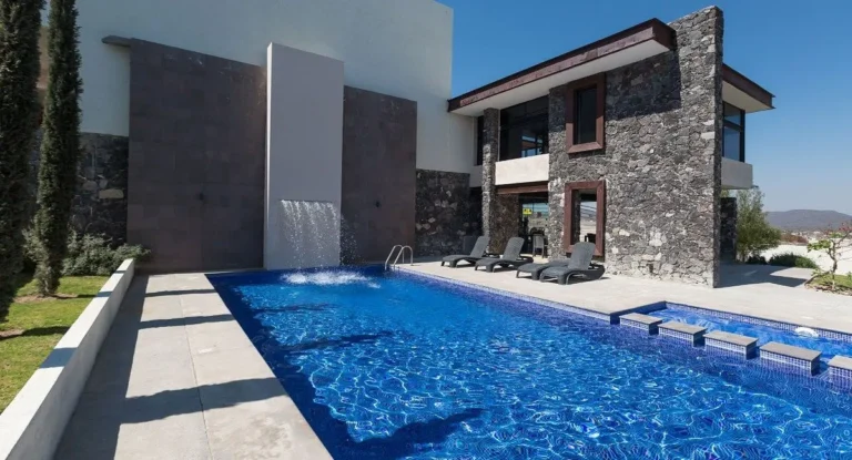 SE RENTA CASA CON ROOF Y DOBLE ALTURA EN ZIBATÁ