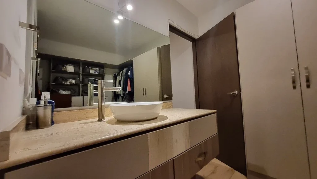 SE RENTA CASA CON ROOF Y DOBLE ALTURA EN ZIBATÁ