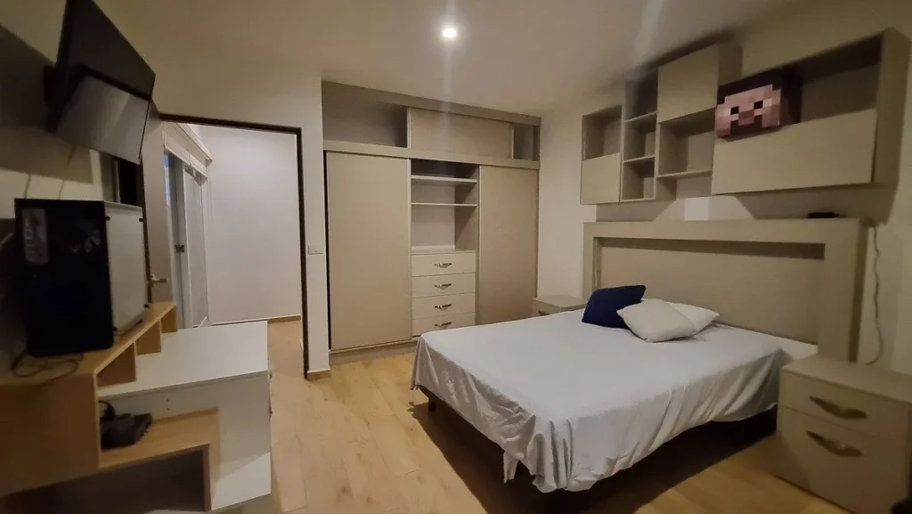 SE RENTA CASA CON ROOF Y DOBLE ALTURA EN ZIBATÁ