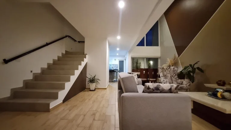 SE RENTA CASA CON ROOF Y DOBLE ALTURA EN ZIBATÁ