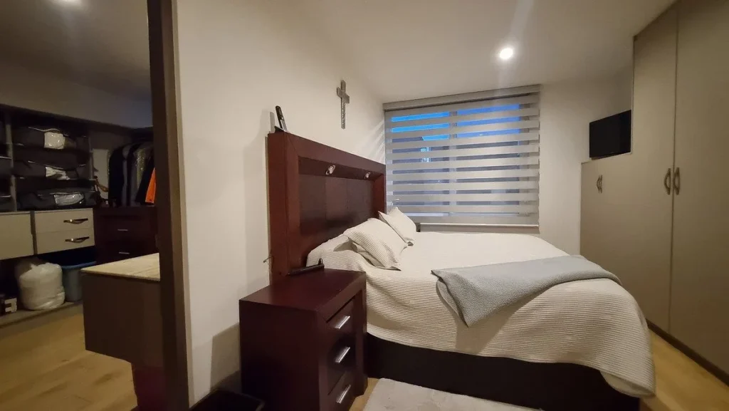 SE RENTA CASA CON ROOF Y DOBLE ALTURA EN ZIBATÁ