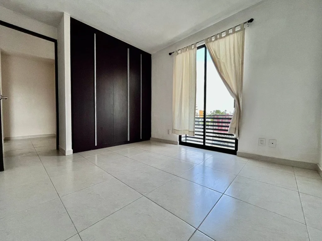 RENTA DE CASA EN LA VISTA, QRO. ESQUINA CON EXCEDENTE