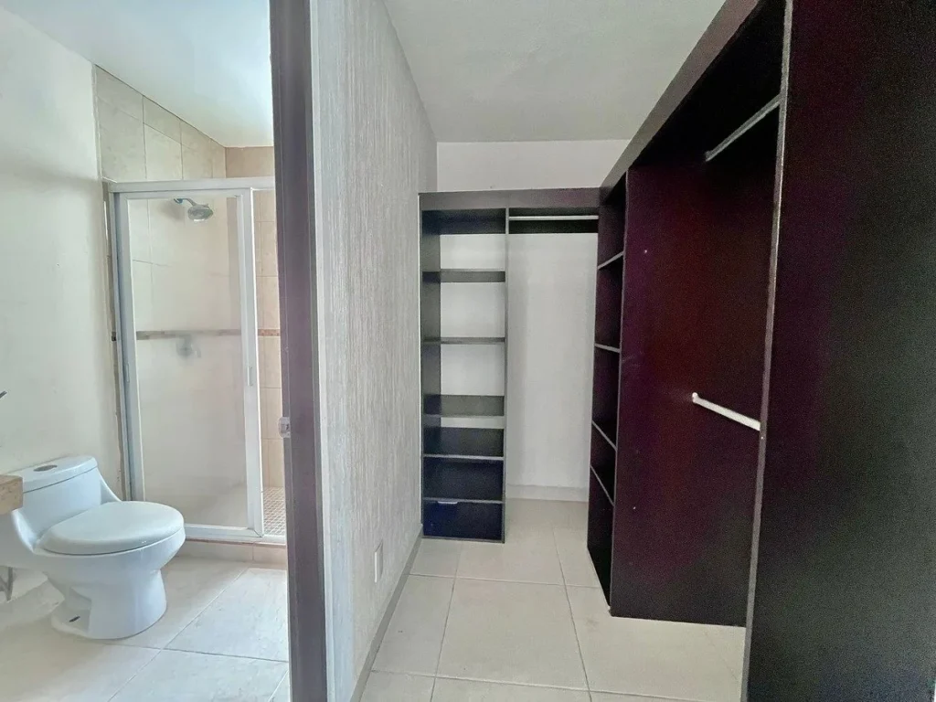 RENTA DE CASA EN LA VISTA, QRO. ESQUINA CON EXCEDENTE