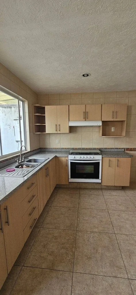 Casa en el Pueblito dentro de condominio