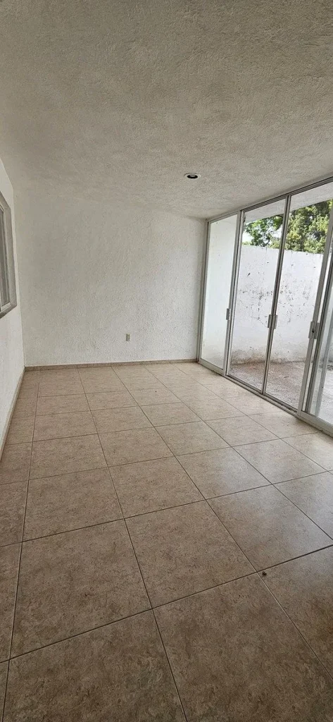 Casa en el Pueblito dentro de condominio