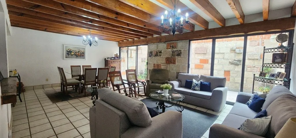 Casa en Venta en Prados de La Capilla | Ubicación Céntrica en Esquina