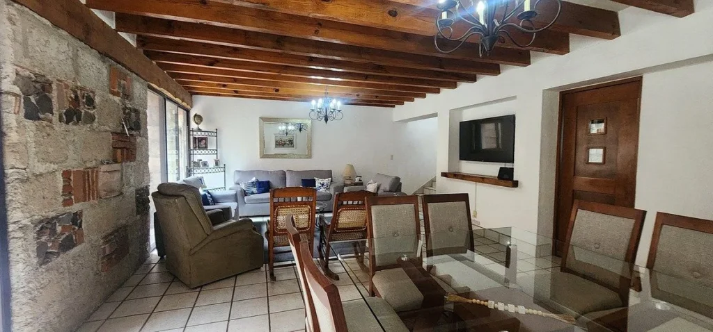 Casa en Venta en Prados de La Capilla | Ubicación Céntrica en Esquina